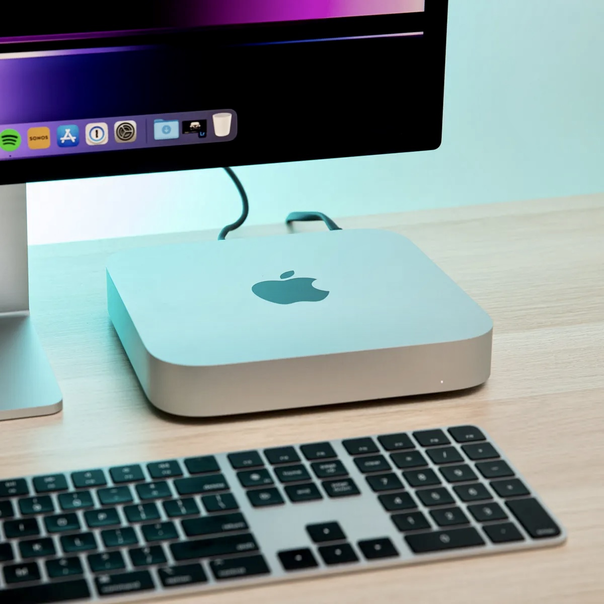 Вышли первые обзоры Mac mini 2023. Это маленький Mac Studio