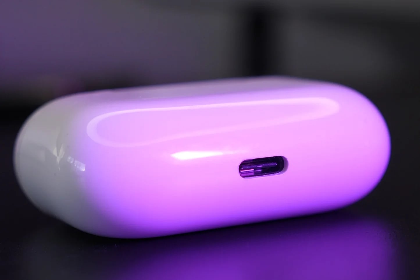 Блогер установил порт USB-C в кейс AirPods Pro и продаёт его за 24 тысячи рублей