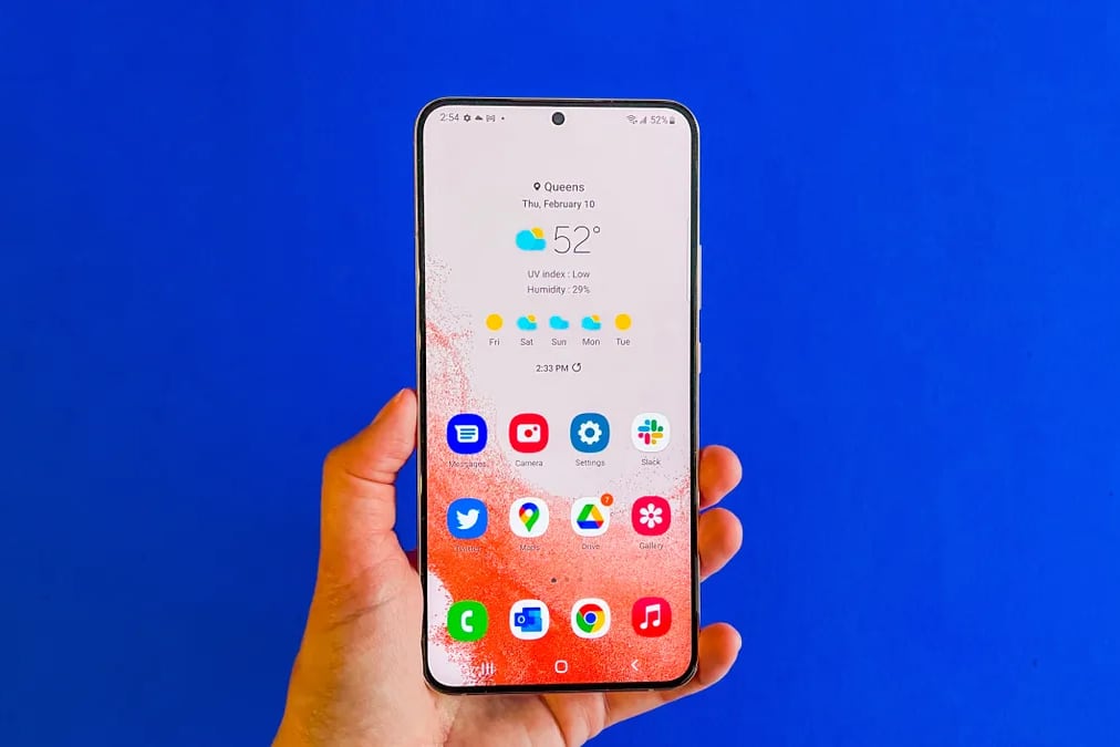 Samsung запустил программу самостоятельного ремонта смартфонов в Европе. Можно поменять экран и батарею