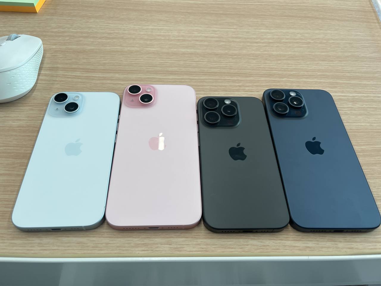 restore: выставил витринные образцы iPhone 15. Посмотреть может каждый