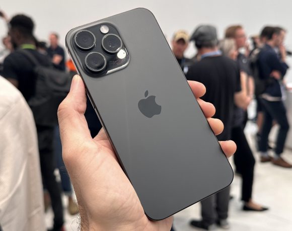 Цена iPhone 15 в России пугает. Неужели всё равно купите?