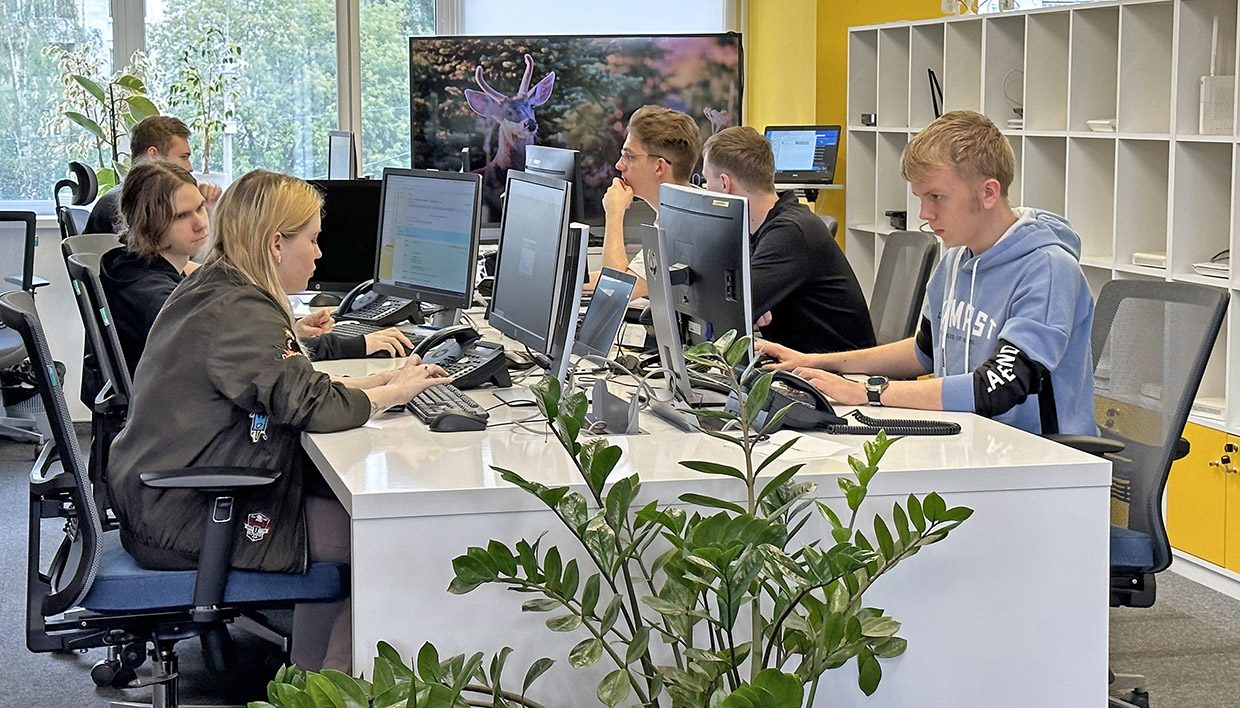 Как работают специалисты клиентского сервиса операторов связи