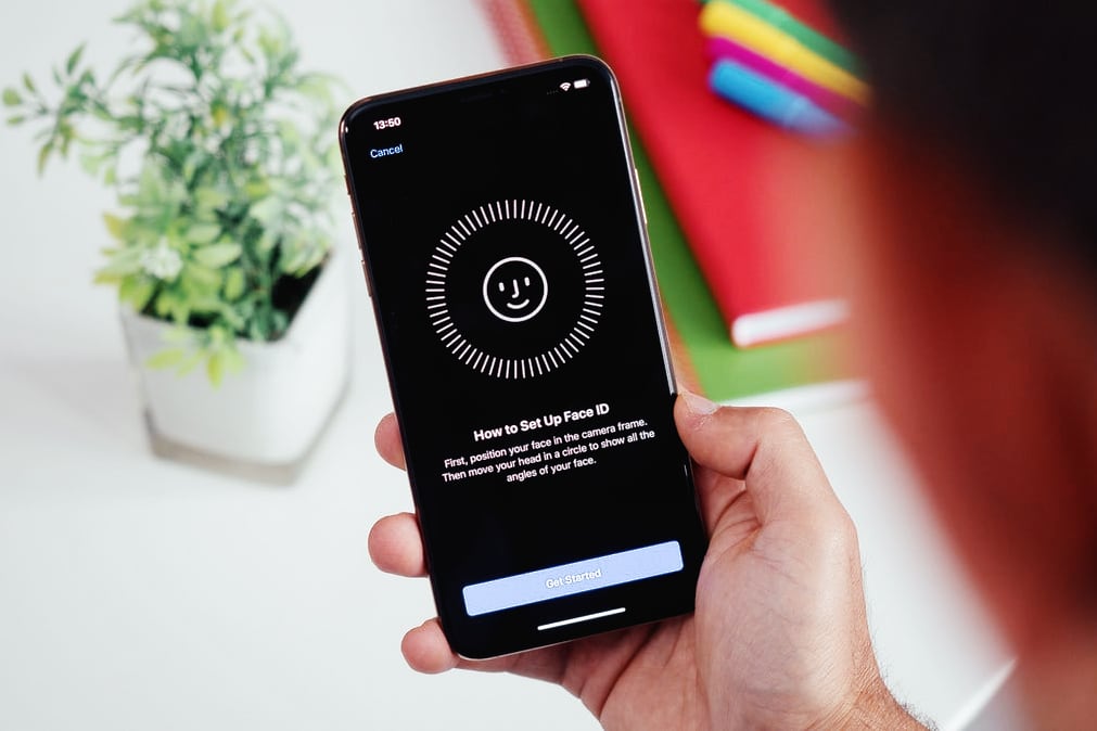 Создатель Multitouch, Touch ID и Face ID уходит из Apple