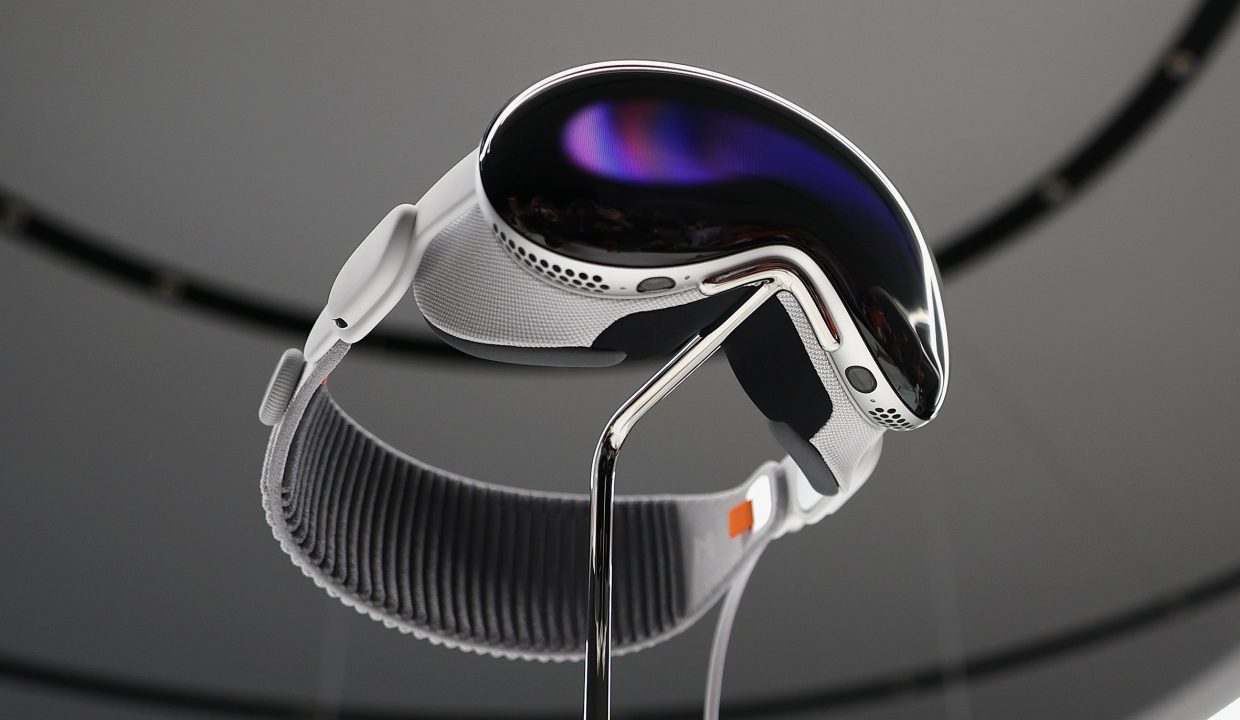 Meta* оптимистично относится к запуску Apple Vision Prо. Цукерберг уверен в шлемах Quest