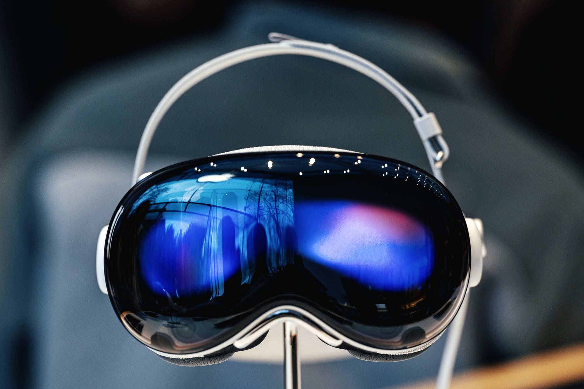 Apple подала в суд на бывшего сотрудника за слив информации об Apple Vision Pro
