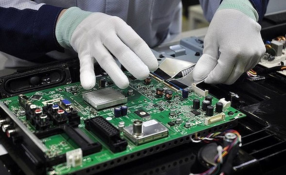 Минцифры перезапустит льготное кредитование производителей техники за счёт «налога на выход»