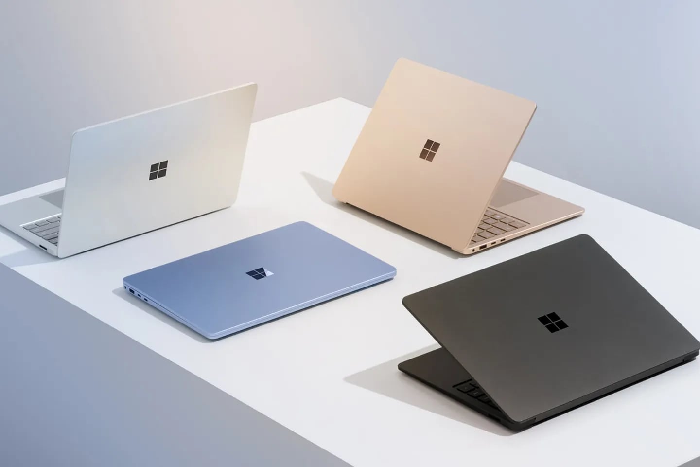 Microsoft представила ноутбук Surface Laptop на ARM-процессоре Qualcomm. Это прямой конкурент MacBook