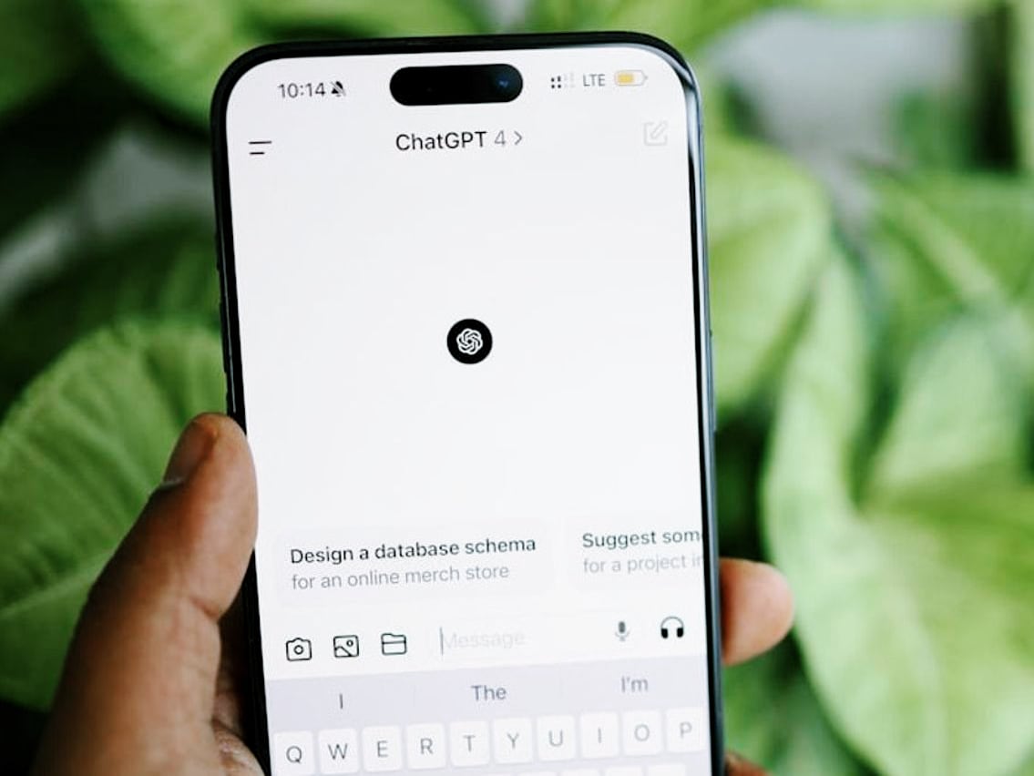 OpenAI откатила изменение в ChatGPT, из-за которого бот стал слишком льстивым