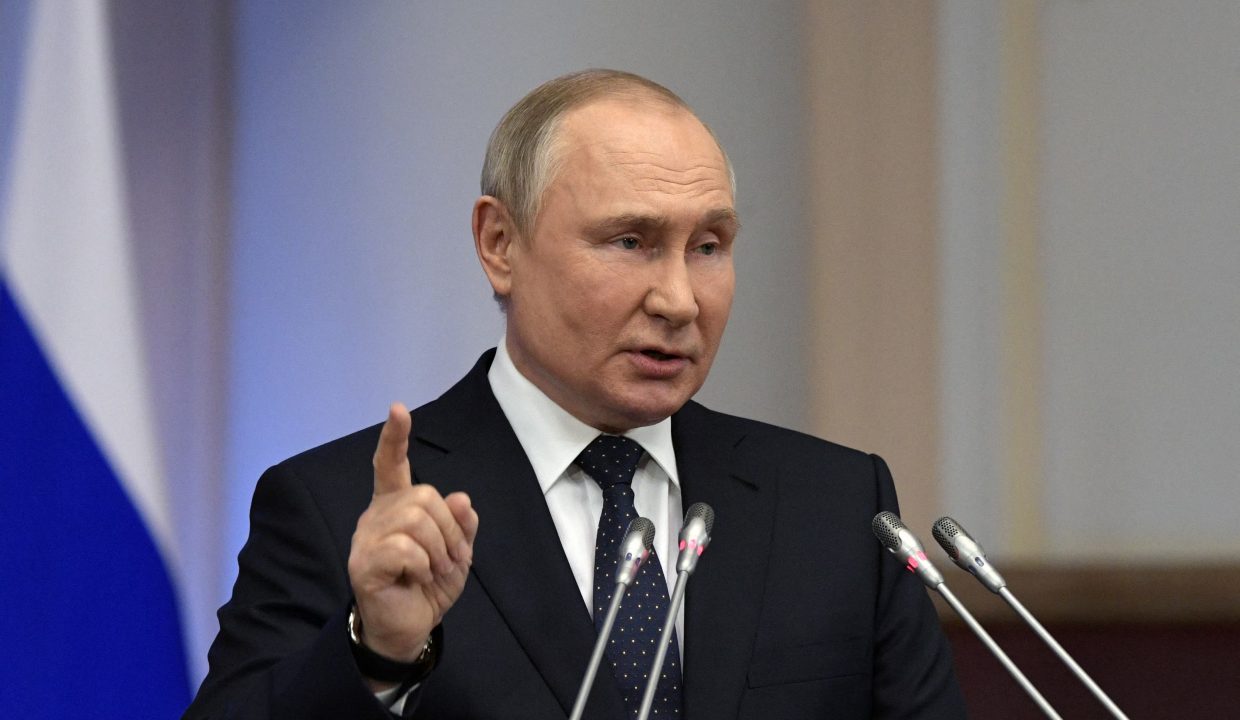 Путин призвал организовать работу по поддержке российского мессенджера