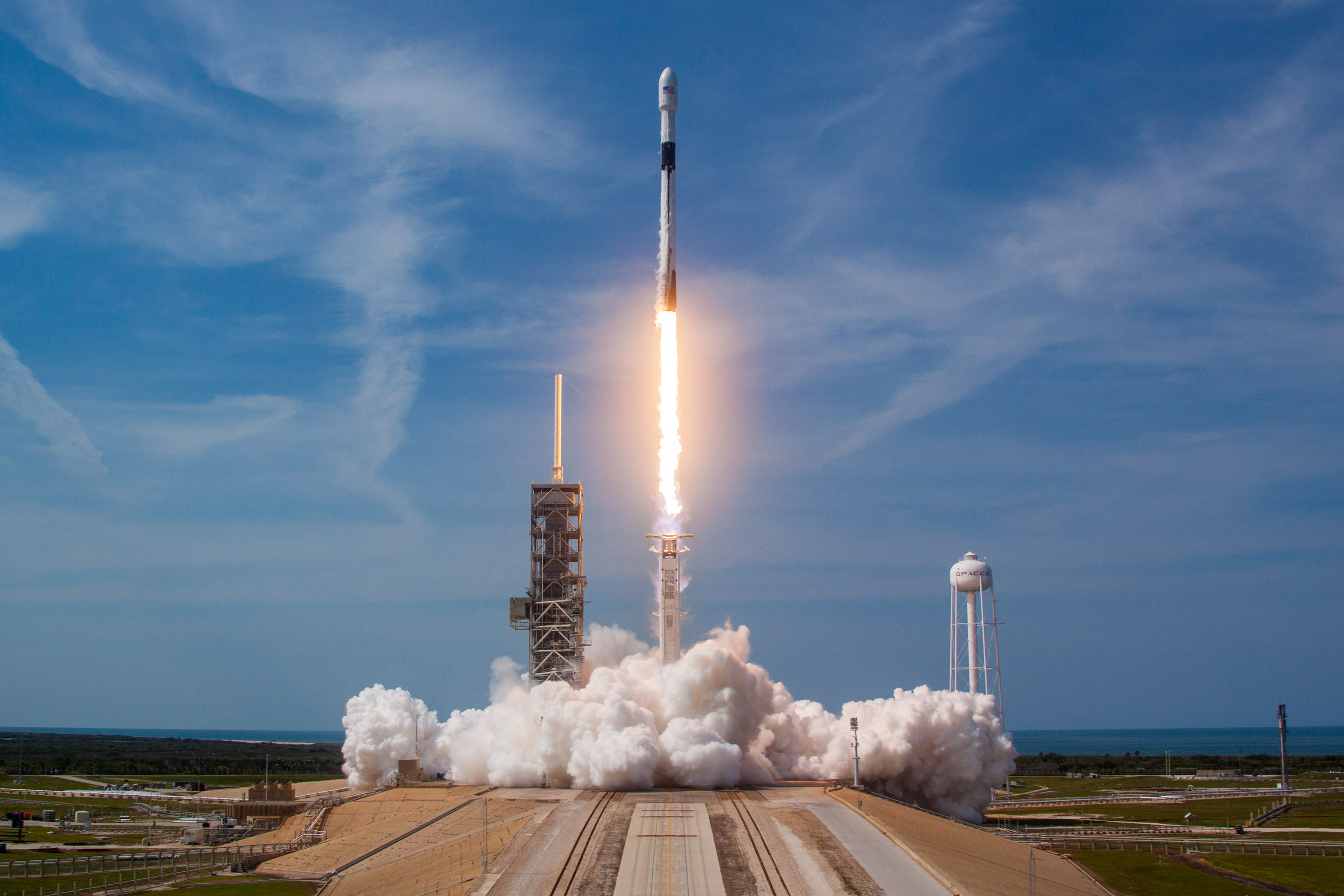Роскосмос планирует создать многоразовые ракеты, как у SpaceX, через два года