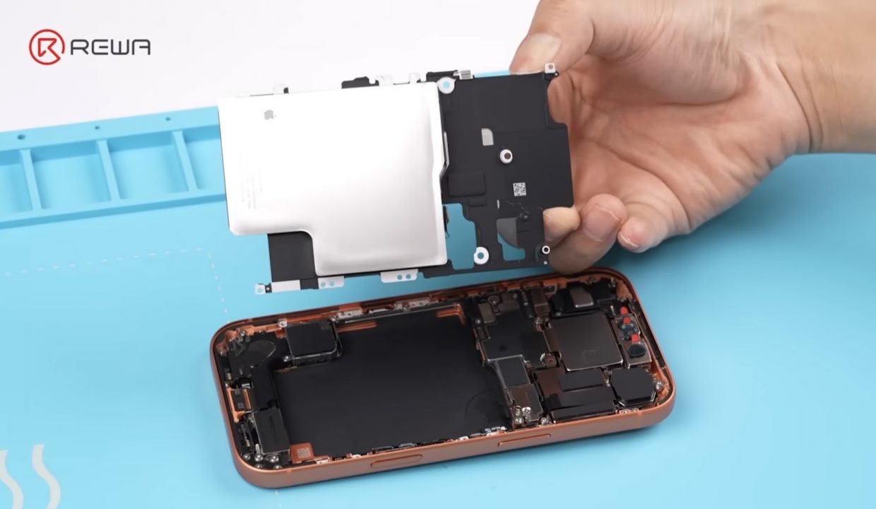 Ютубер разобрал iPhone 17 Pro. Его легче починить, чем iPhone 16 Pro