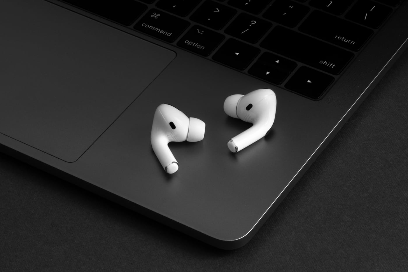 Apple начала разрабатывать новый чип H3 для AirPods