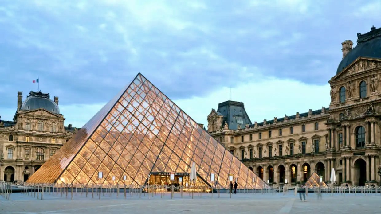 Хакеры в шоке. Пароль от видеонаблюдения Лувра оказался  “Louvre”, а система работала на древней Windows Server 2003