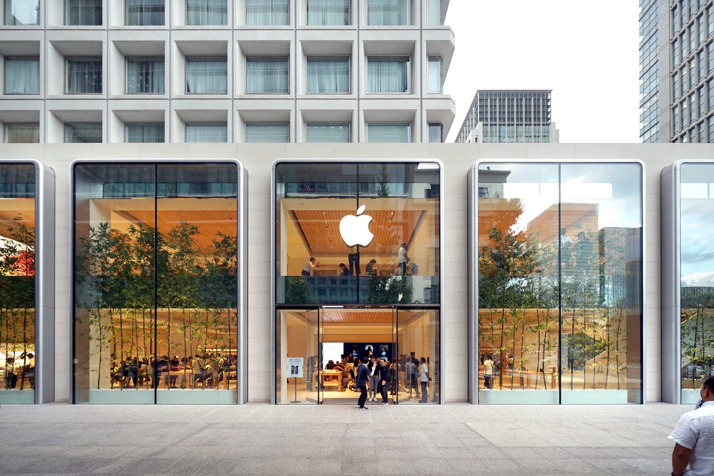 Apple разрешила устанавливать альтернативные магазины приложений на iPhone в Японии