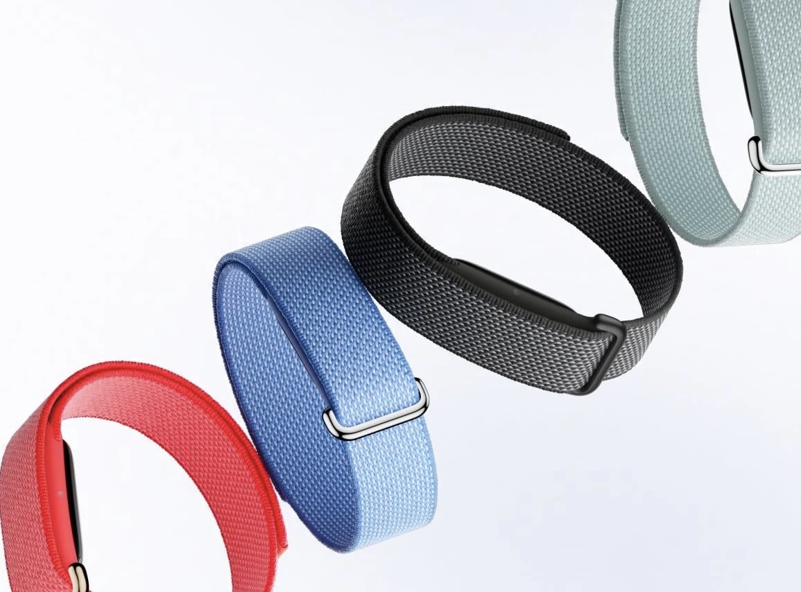 Без дисплея, всего $99. Google представила легкий фитнес-браслет Fitbit Air, который отслеживает температуру и кислород в крови