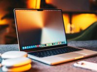 MacBook-Pro18 Apple всё-таки переведёт MacBook Pro на OLED. Samsung уже готова к массовому производству экранов