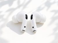 AirPods со встроенной камерой выйдут в конце 2027 года одновременно с юбилейным iPhone в новом дизайне