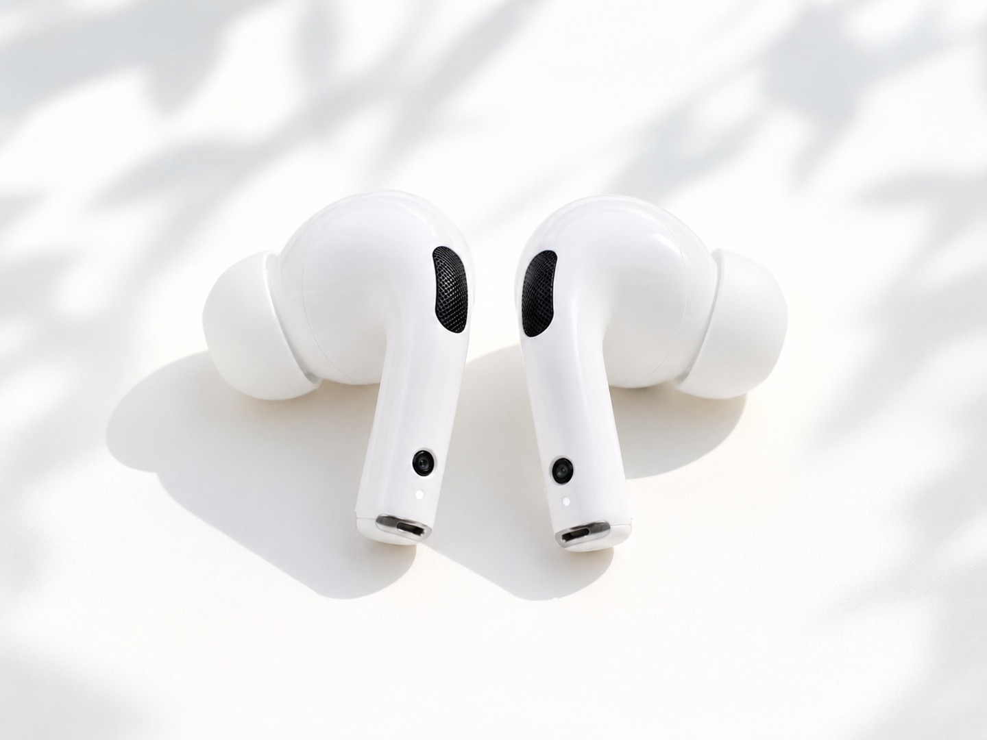 AirPods со встроенной камерой выйдут в конце 2027 года одновременно с юбилейным iPhone в новом дизайне