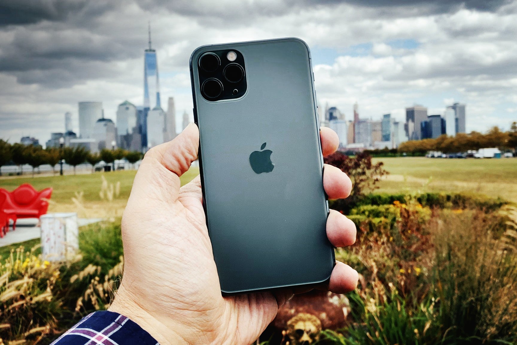 В процессорах iPhone XS и 11 нашли новую уязвимость для взлома iOS и установки джейлбрейка. Apple не сможет её исправить