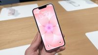 iphone-17e-hands-on-1 Apple, сколько можно. iPhone 18e не получит экран 120 Гц