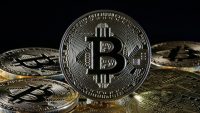 Центробанк официально разрешил торговать биткоином на российских биржах