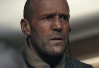 От мрачного Бэтмена до взрывного Стэйтема: 7 свежих фильмов и сериалов 2026 года, которые уже вышли онлайн