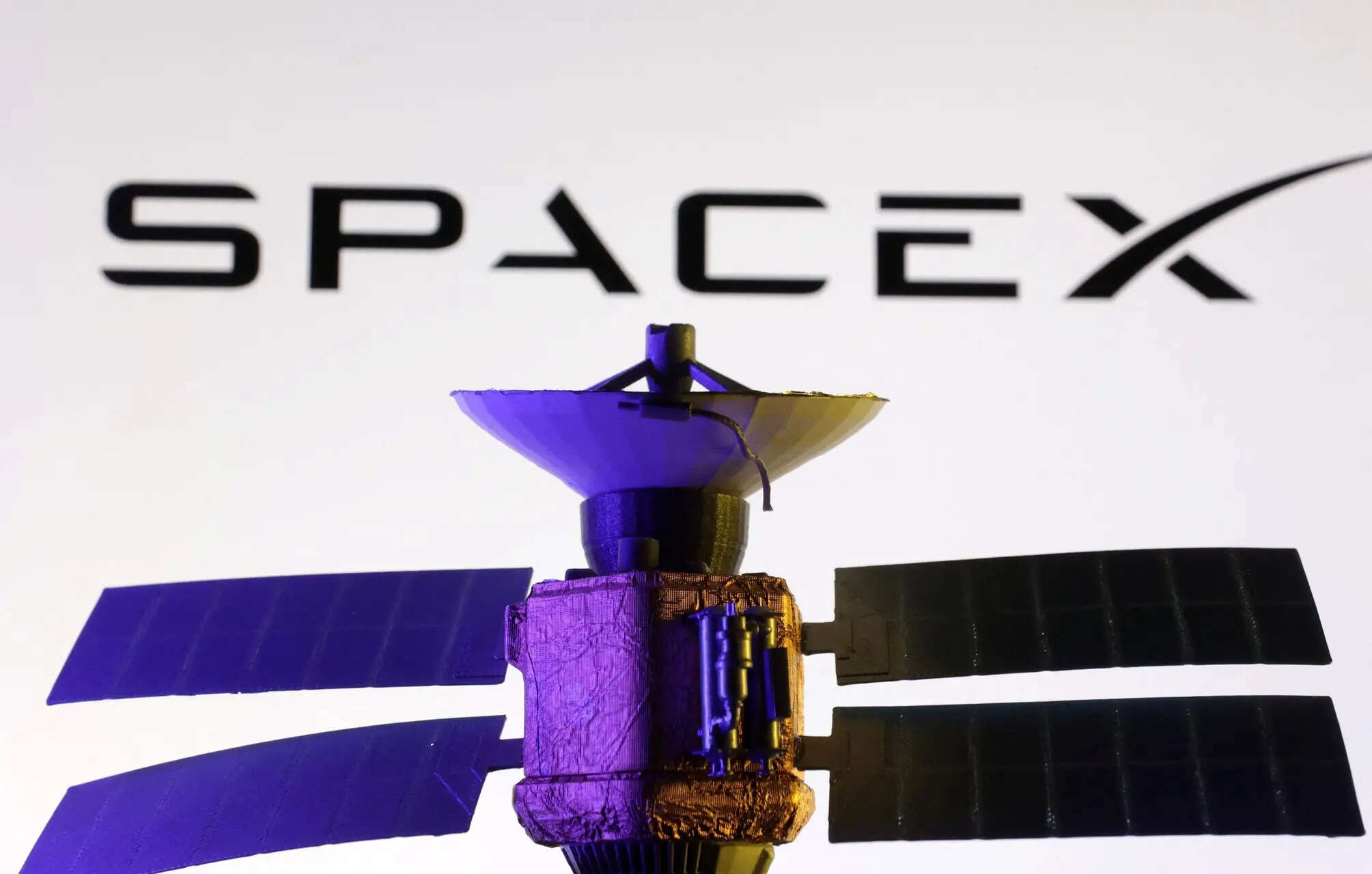 SpaceX планирует стать полноценным мобильным оператором. Она скоро начнет строить наземные станции