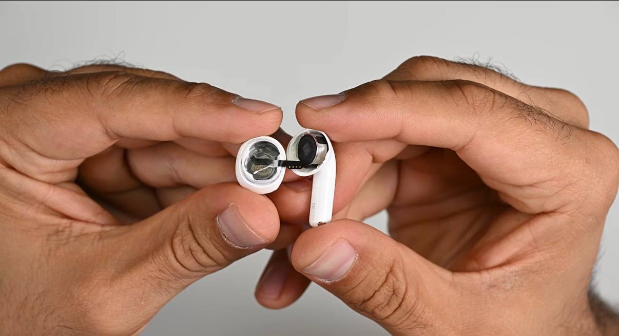 Теперь реально починить: iFixit впервые поставили AirPods 5 больше 0 баллов за ремонтопригодность