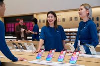 Apple передумала увольнять 5000 сотрудников поддержки и заменять их нейросетями