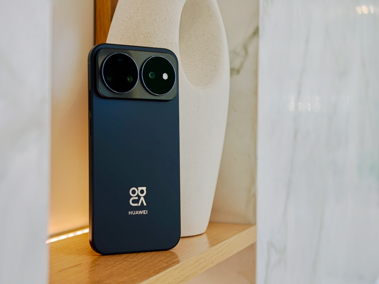 Попробовал HUAWEI nova 16s Pro и удивился, как в этом тонком корпусе уместились батарея 7000 мАч и камера 200 МП