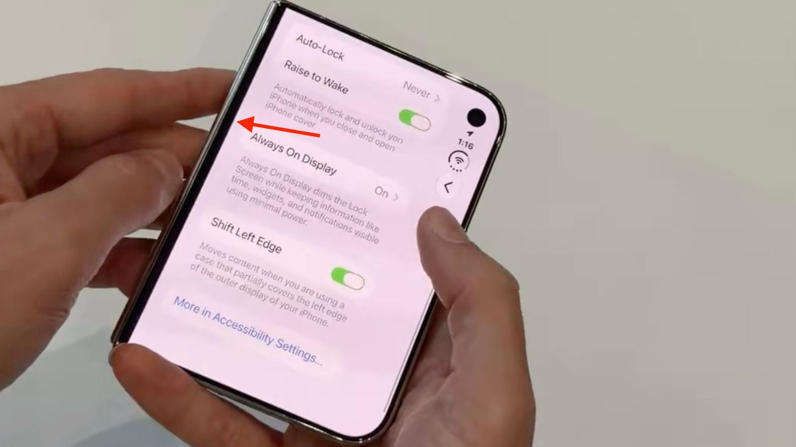 В iPhone Duo можно отключить часть экрана, чтобы нормально пользоваться смартфоном в чехле