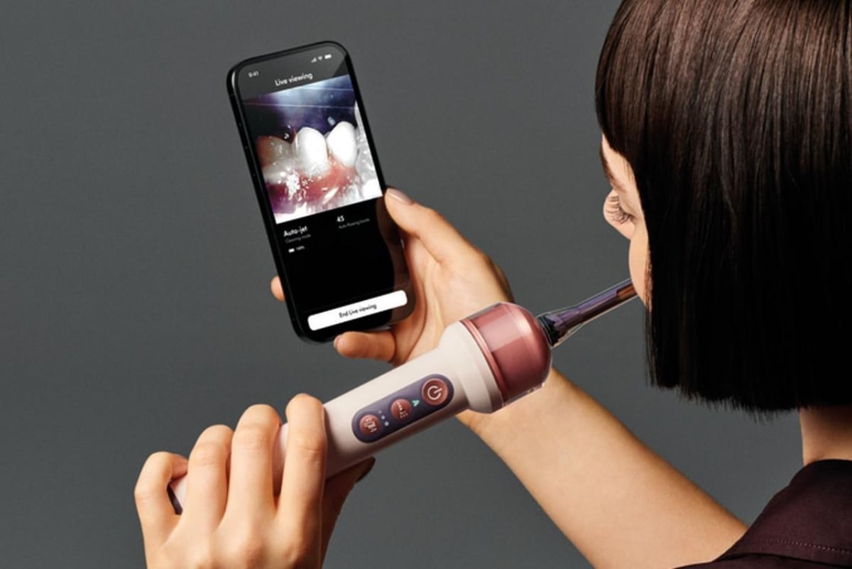 Dyson представила зубную щётку, которая сама промывает промежутки между зубами с помощью камеры и ИИ
