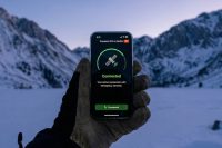 iphone-satellite-sos-lake-tahoe-rescue.8ca096957e554244b4ea604c61c36b40 Apple ещё на год продлила бесплатный доступ к спутниковой связи на iPhone