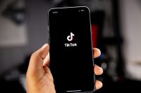 TikTok против YouTube: 6 причин, почему короткие видео реально удобнее