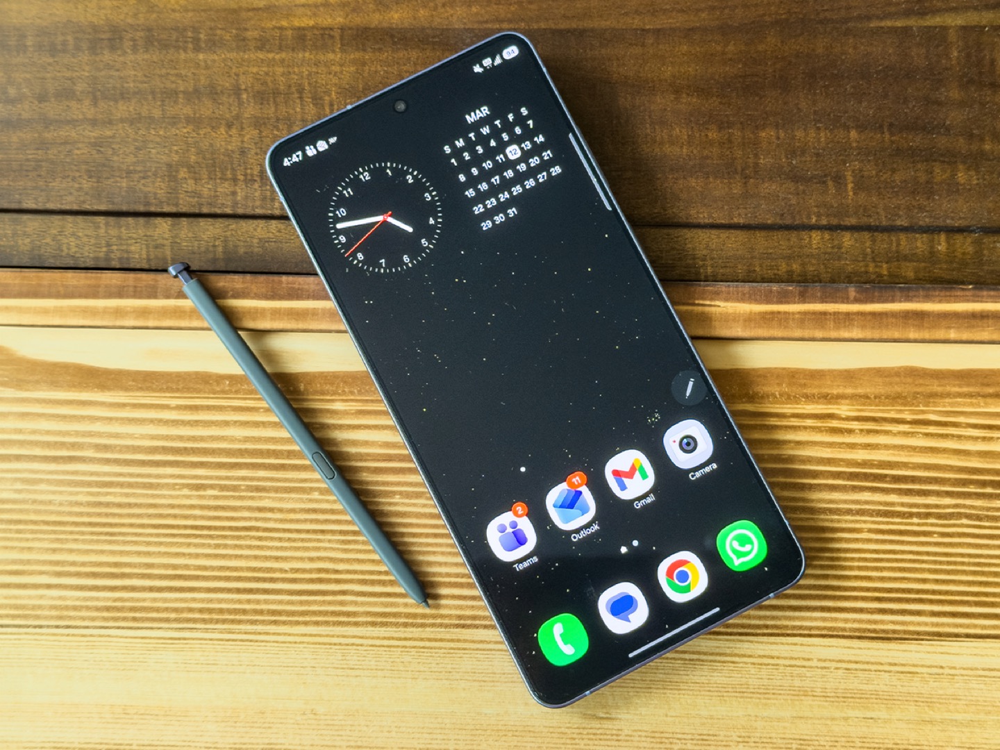 Samsung может сократить количество оперативной памяти в Galaxy S27 c 12 до 8 ГБ из-за роста цен