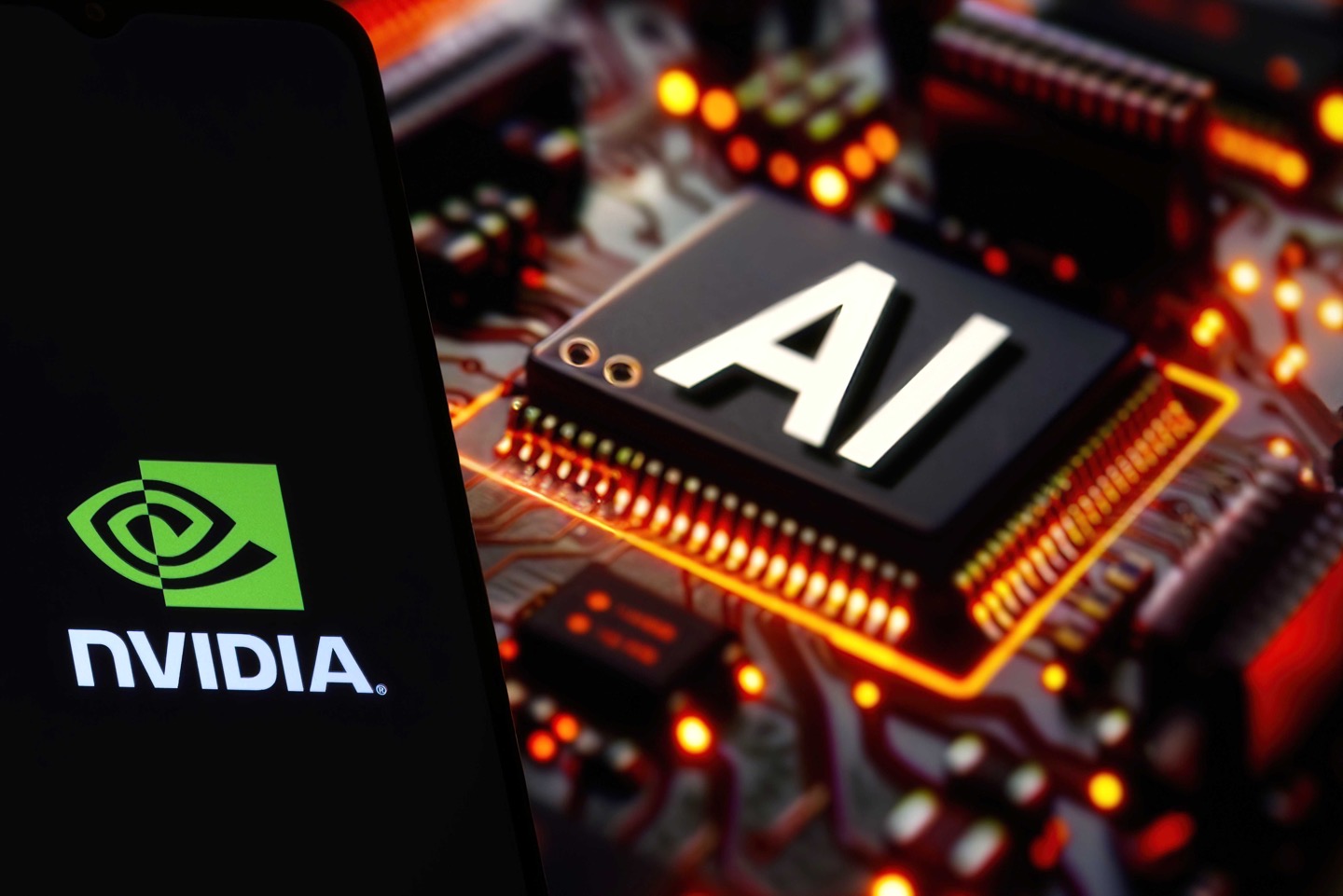 Власти хотят разрешить использовать зарубежные GPU для государственного ИИ, потому что российских аналогов нет
