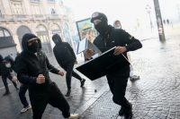 Apple Store в Бордо и Лилле разграбили во время протестов во Франции