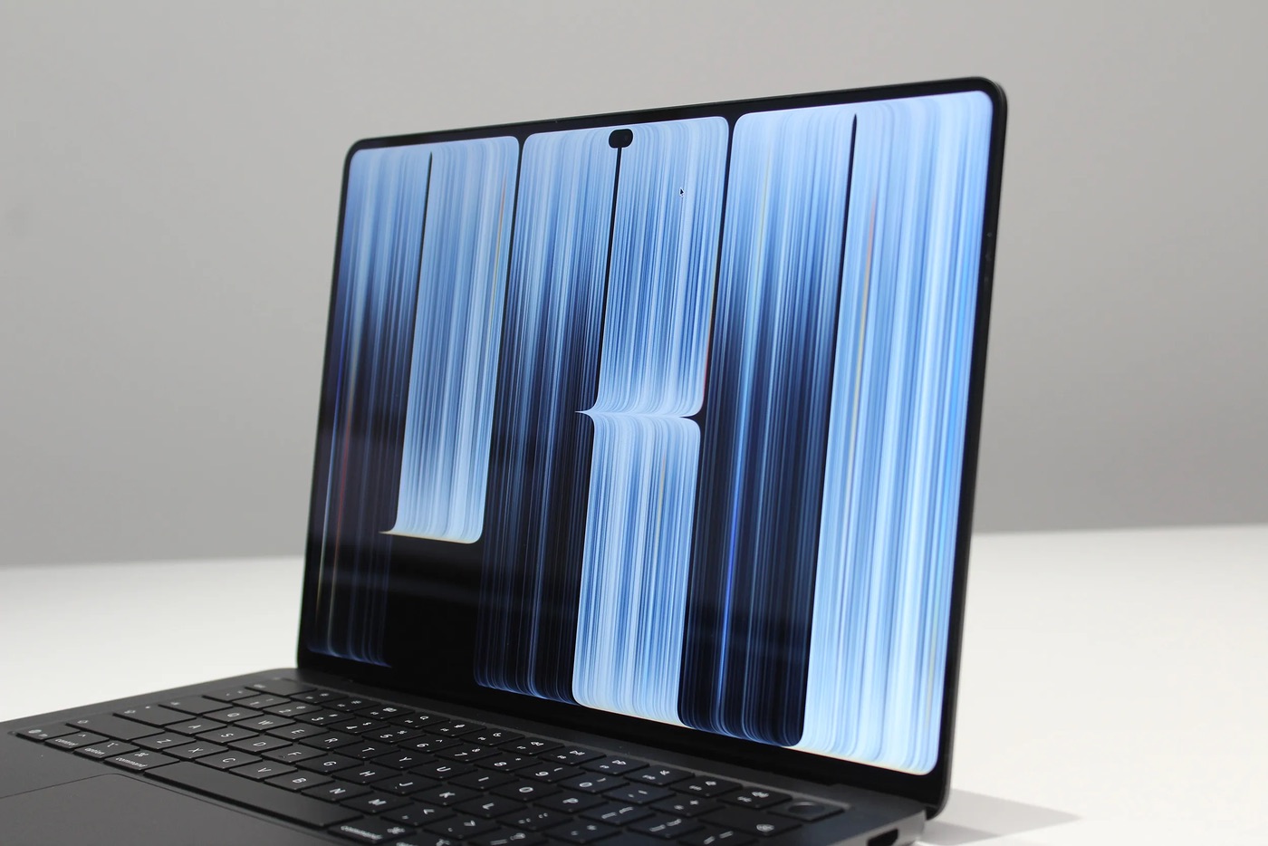 В новом MacBook Pro с OLED можно полностью отключить сенсорный экран