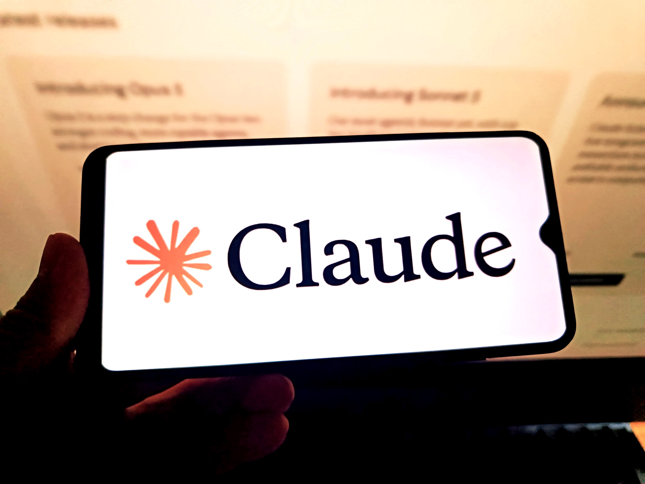 Как зарегистрироваться в Claude из России в 2026 году и не улететь в бан