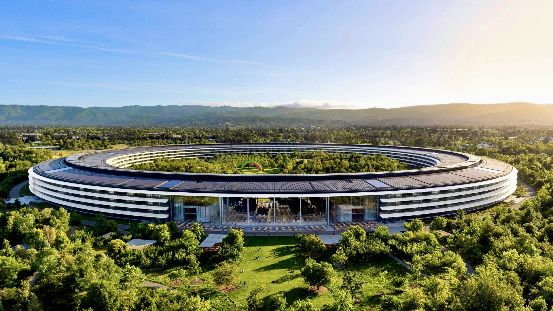 Apple обновляет команду инженеров перед выпуском новых устройств. Руководители с 30-летним стажем постепенно уходят