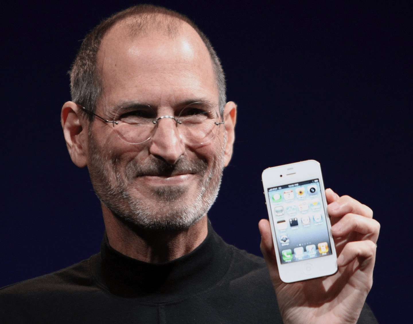 Легендарному iPhone 4S сегодня исполнилось 15 лет. Это последний айфон, который показал Стив Джобс