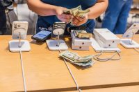 WSJ: Apple более 20 лет диктовала цены производителям памяти. Теперь ей приходится переплачивать в 5 раз