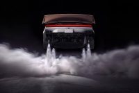 Илон Маск показал <i class="thin">летающую</i> Tesla Roadster: она умеет ездить по стенам и разгоняется до сотни за 0,81 секунды